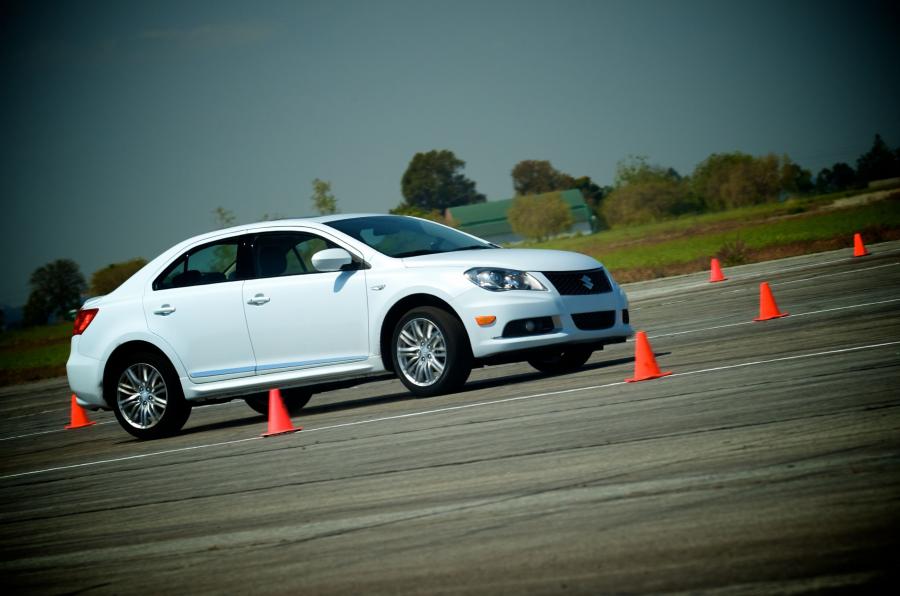  Suzuki Kizashi Sport 2011 года  (фото 14 из 63)